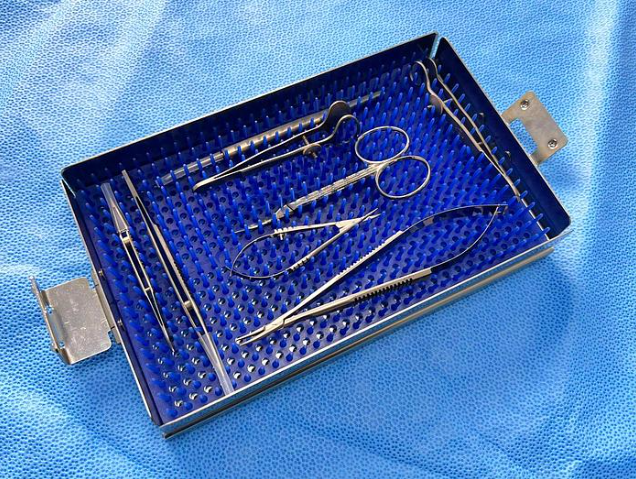 BOITE POUR TRABECULECTOMIE
