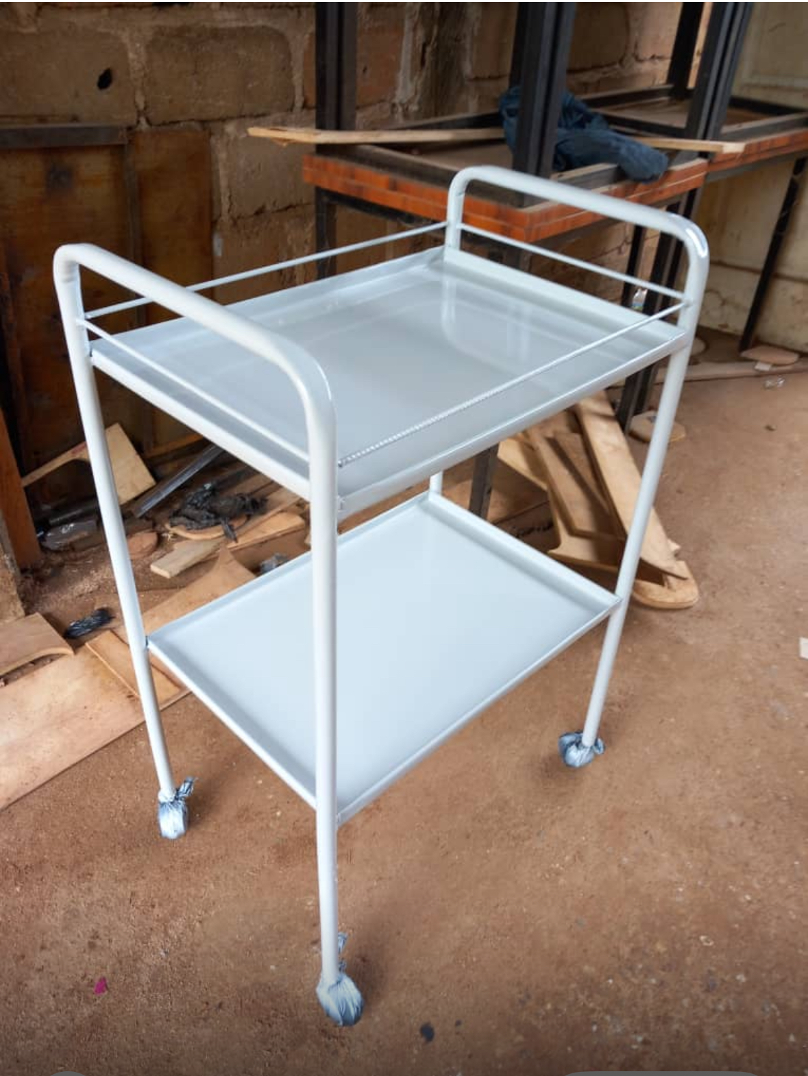 CHARRIOT DE SOINS DE FABRICATIONN LOCALE