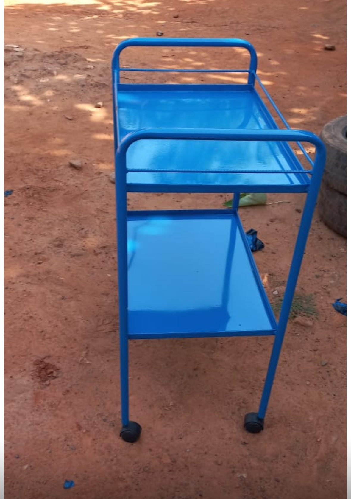 CHARRIOT DE SOINS DE FABRICATIONN LOCALE – Image 3