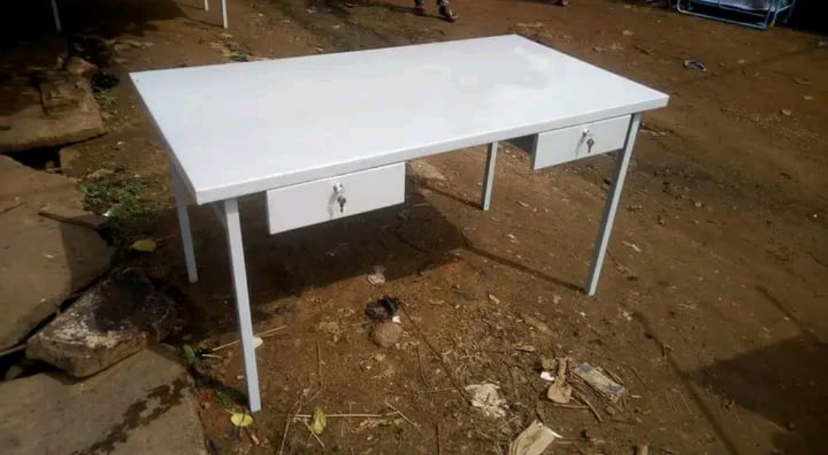 BUREAU SIMPLE 1 TIROIR CONCEPTION LOCALE