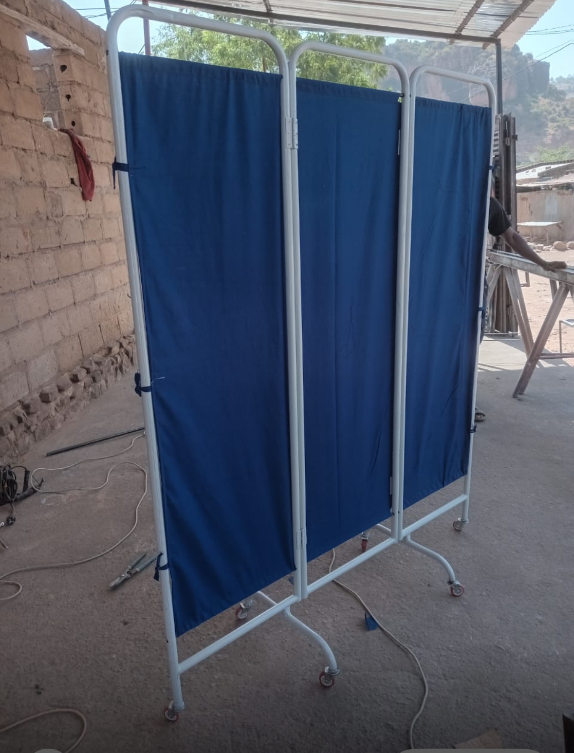 PARAVENT DE FABRICATION LOCALE